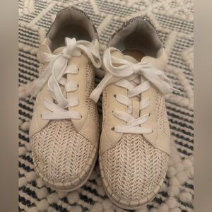 Universal Thread Cream Knit Sneakers